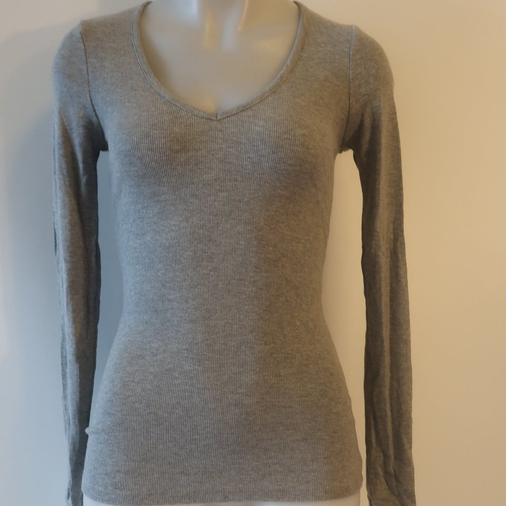 Fitted Ribbed Long Sleeve V‑Neck
